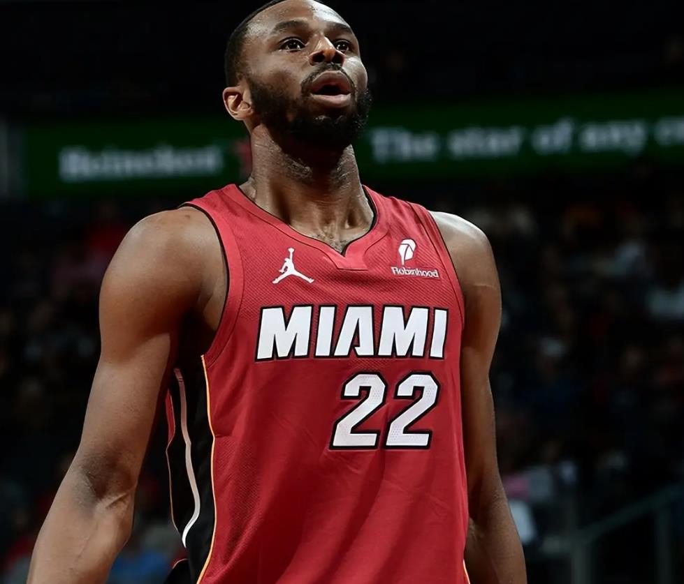 南宫28官网下载-赛后体能课后，夏洛特黄蜂队长鼓劲备战欧超杯，管理层满意，资深球员宣示担当(大巴黎核心缺席欧超杯)